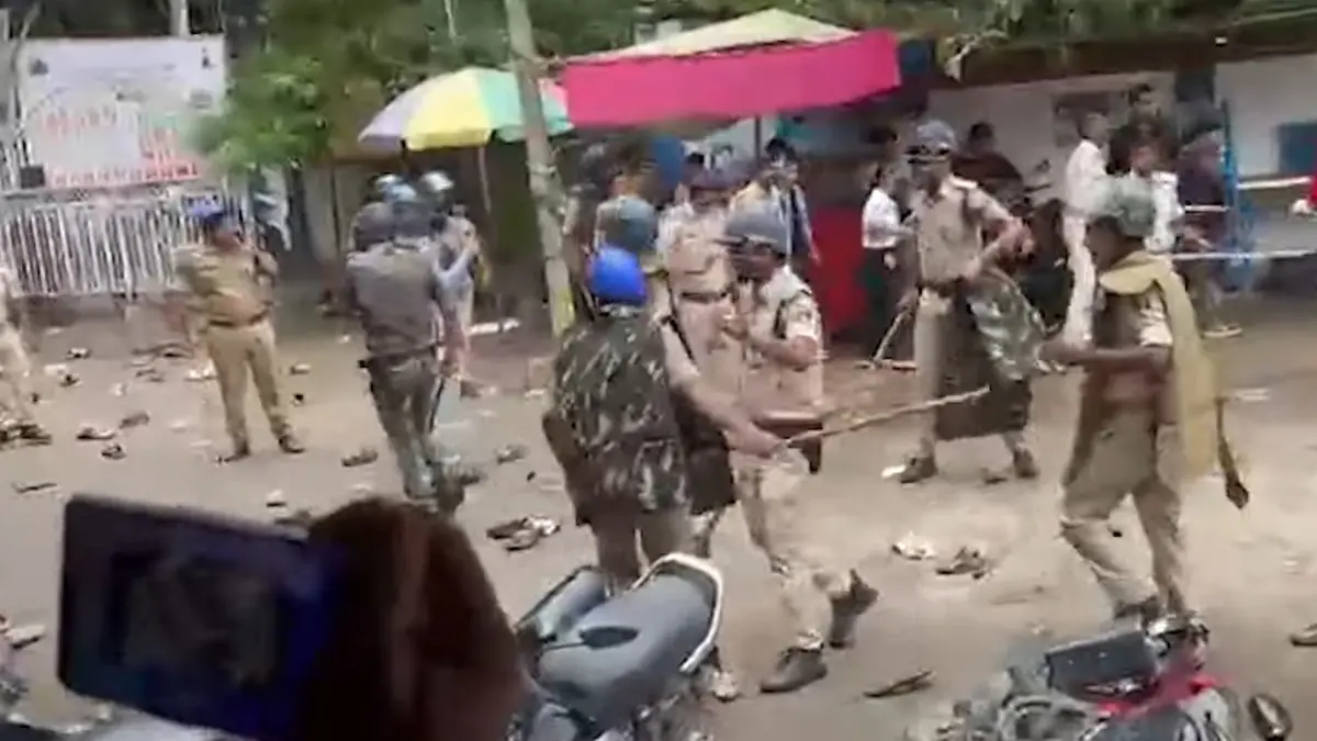नीट पेपर लीक को लेकर कटिहार में बवाल, छात्रों पर लाठीचार्ज